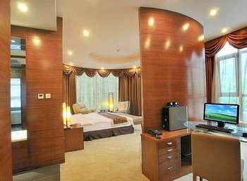 Luanchuan Re-Channel Ferry Lake Hotel 古城镇 外观 照片